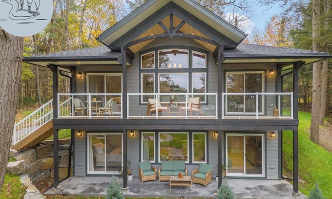 Lake of Bays Cottage | Waterfront Cottage, Water Trampoline, EV Charger, Fireplace, Dbl Kayak, Pet OK