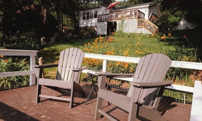 Mount Marion Cottage | Waterfront, Dog Friendly Cottage, Kayaks/Canoe in the heart of the Catskills