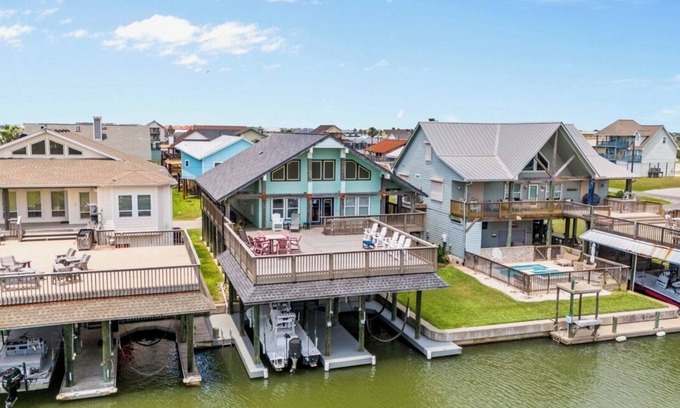 Port O Connor House | WATERFRONT Dubois House