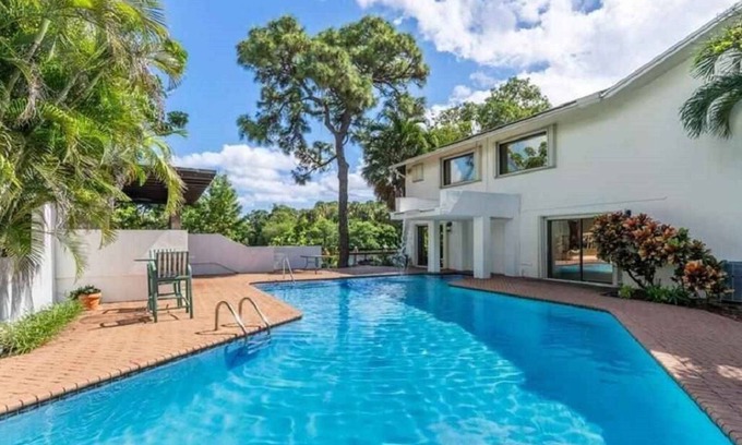 Shady Banks House | Waterfront Estate with 7 bedrooms and WiFi, Pool on New River in Fort Lauderdale