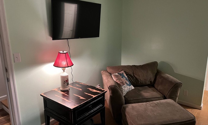 Willoughby Spit House | WaterFront Ground Floor - 1 BR, WiFi Smart, TV, Pet Friendly