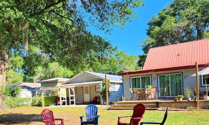 Leesburg Cottage | Waterfront Guesthouse with direct access to Harris Chain of Lakes