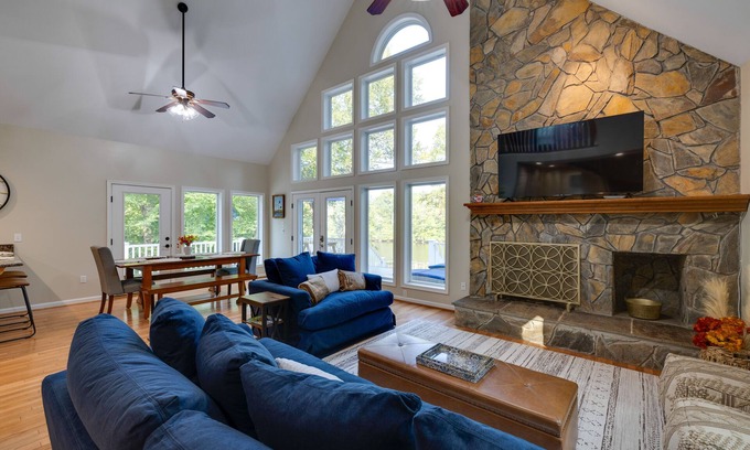 Pine Top House | Waterfront Hartfield Vacation Rental w/Dock!