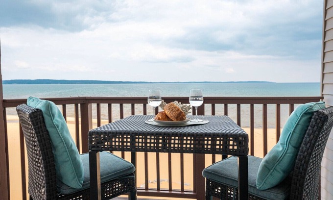 Traverse City Condo | Waterfront Haven 215|Balcony|Direct Beach Access|Near Downtown