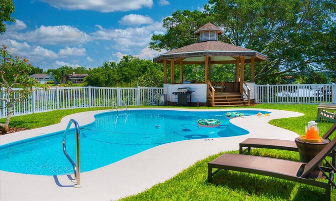 Largo Villa | Waterfront Heated Pool, Sleeps 20 - 4plex