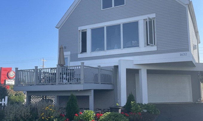 Port Clinton House | Waterfront home;heated pool & spa: walk to public beach; food, bars, live music!