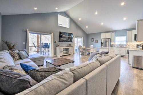 Lake Milton House | Waterfront Home on Lake Milton Dock, Hot Tub
