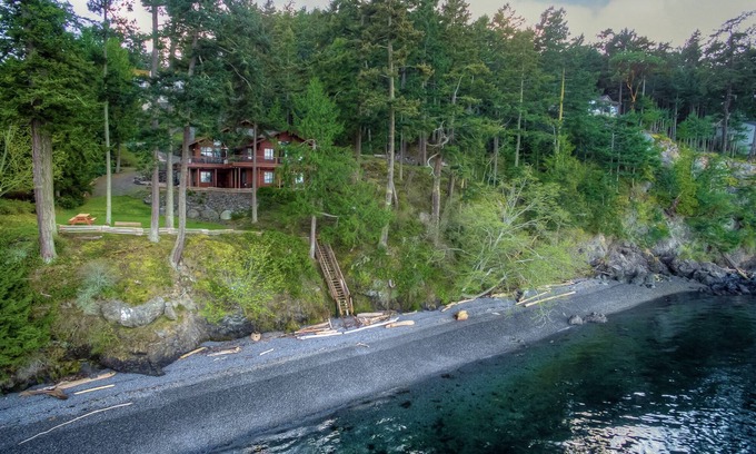 Friday Harbor House | Waterfront home! Private Beach! (LPB)