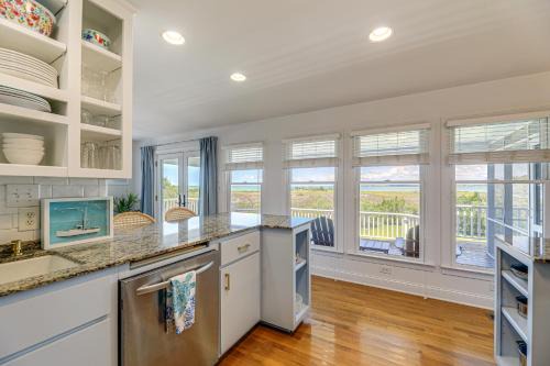 Harkers Island House | Waterfront Home with Screened Porch and Sunsets