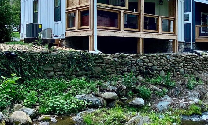 Gatlinburg Cabin | Waterfront/Hot Tub/.7 Miles 2 DwTn Gatlinburg