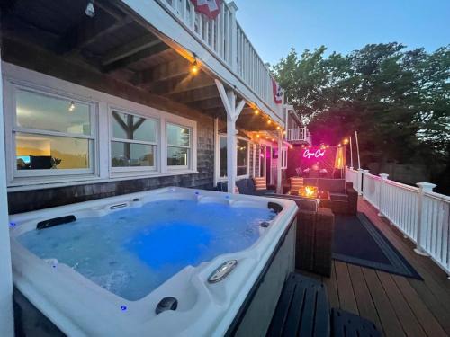 South Dennis House | Waterfront, Hottub, Petsok, Firepit, Pooltable