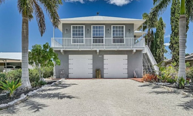 Saint James City House | 🐠Waterfront Island and Pool Dream Retreat!🐋
