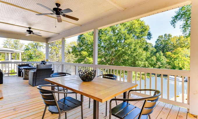 Hickory House | Waterfront Lake Hickory Retreat w/Private Dock!
