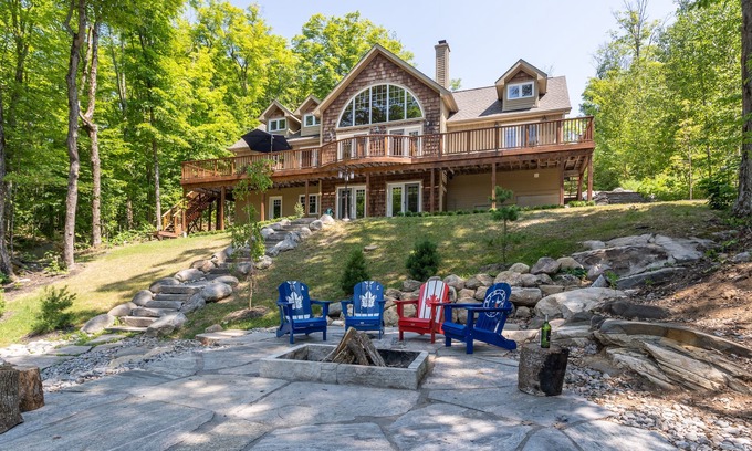 Windermere House | Waterfront Lake House On Beautiful Three Mile Lake
