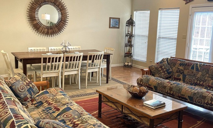 Lutts House | Waterfront Lake House with Boatslip at Pickwick