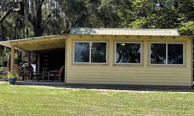 Fort McCoy Cottage | Waterfront Lake Kerr Cottages- McDade * Newly Remodel *