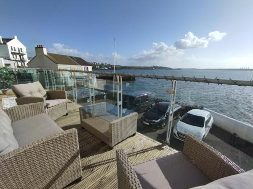 Milford Haven House | Waterfront Location, Balcony, Sea Views, Free Parking
