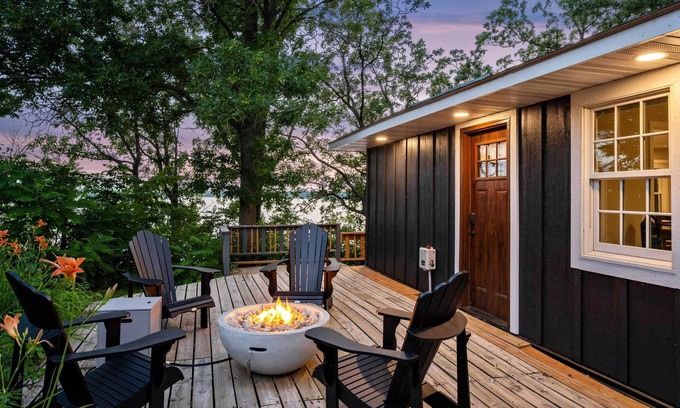 Maple Lake Cabin | Waterfront Maple Lake Cabins w/Private Beach!