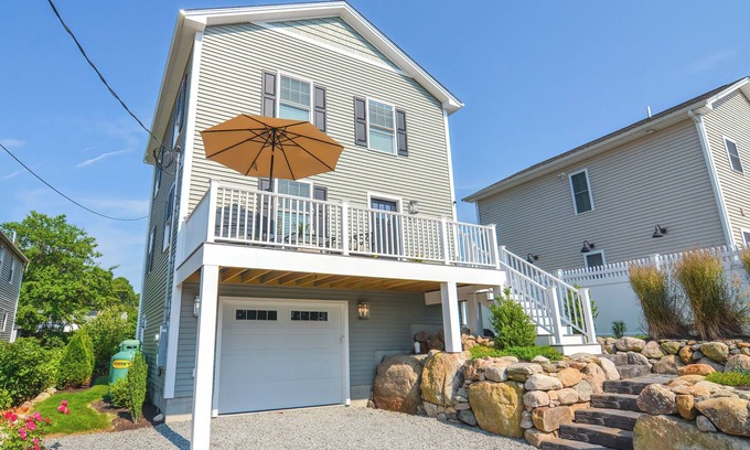 Warwick House | Waterfront - Near Beach - Central Air - Deck