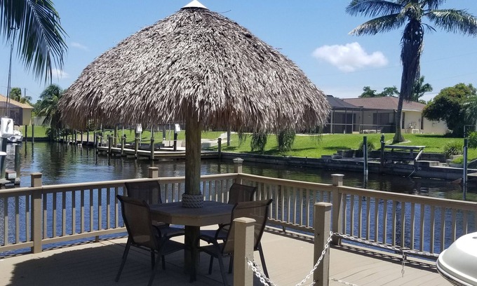 Caloosahatchee House | WATERFRONT POOL HOME has it all!