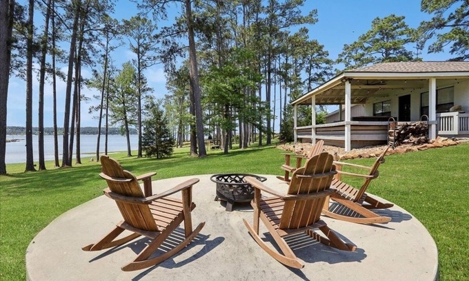 Brookeland House | Waterfront Property on Lake Sam Rayburn - Sandy Cove