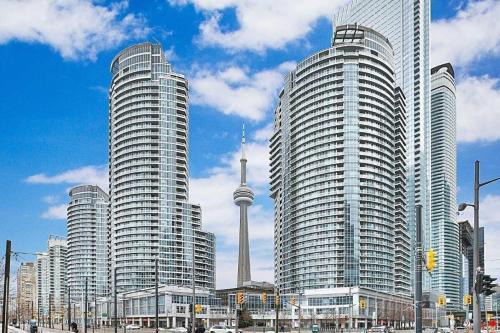 Central Waterfront Apartment | Waterfront Queens Quay West