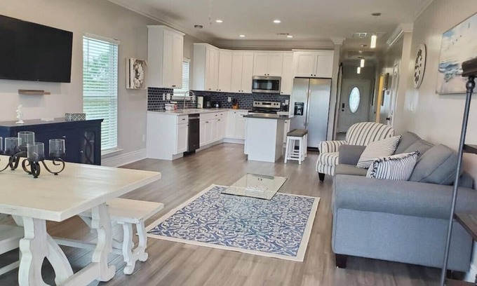 Shoreline Park House | Waterfront Relaxation 5 Beds 2 Bath Pool Boat Slip
