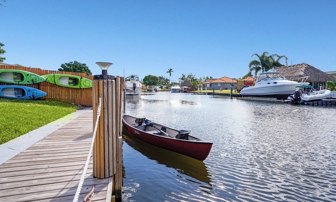 Argonaut Isle House | Waterfront Retreat Near FLL/Hollywood/Dania - 2BR w/BBQ, Kayaks & Beach Access