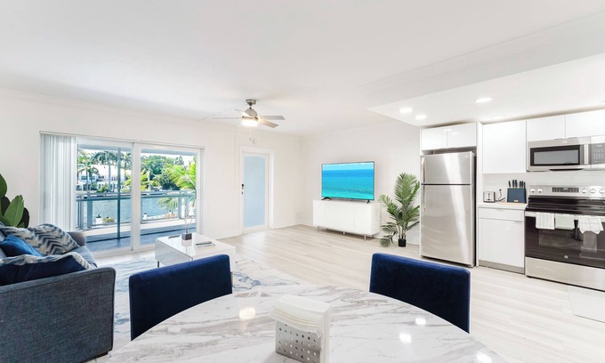 Boca Raton Apartment | Waterfront Retreat—Views, Pool, Hot Tub, Gym Walk to Beach & Boca Resort!