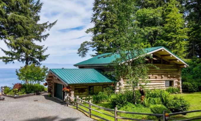 Sekiu Cabin | Waterfront, secluded beach. Breathtaking views, Spacious Log Home. Pet friendly.