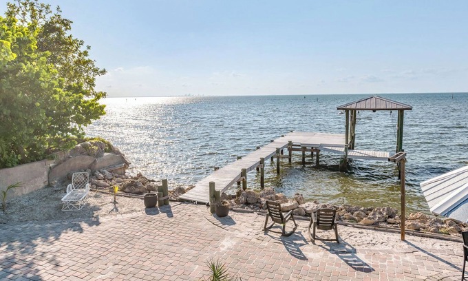 Ruskin Cottage | Waterfront Shack on Tampa Bay! Tranquil Million dollar views,2 beds/loft cottage