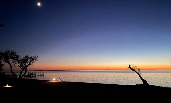 Duck House | Waterfront Stunning Beach Home with Amazing Sunset Views