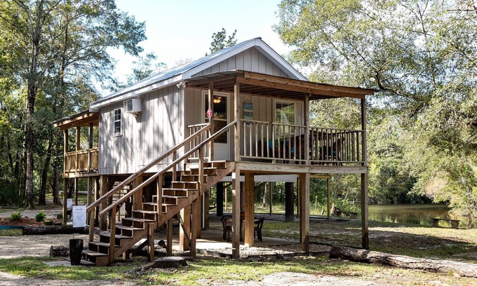 Biloxi Apartment | Waterfront Tiny House- The Hummingbird House