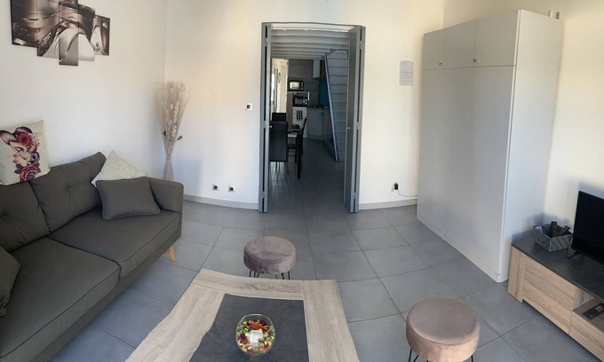 Port-de-Bouc House | Waterfront vacation home