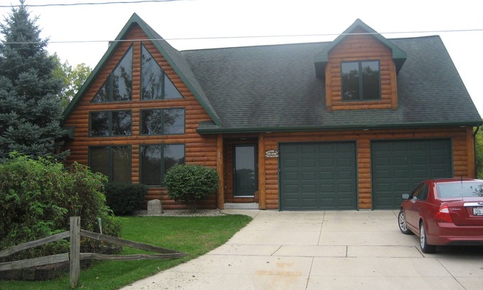 Oshkosh House | WATERFRONT VIEWS From EVERY Window! CABIN LODGE ON WATER & CLOSE TO EVERYTHING!