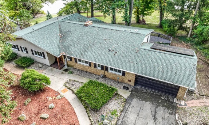 Battle Creek House | Waterfront views 2 lakes getaway game room