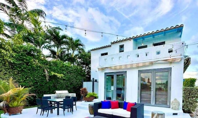 Allapattah House | Waterfront Villa on the Miami River - 4/2 - Water View - Pool Hot Tub Grill