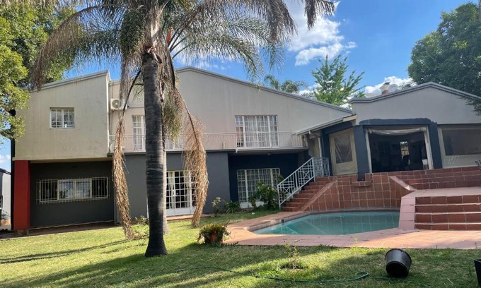 Pretoria House | Waterkloof Ridge, Pretoria. Mini mansion