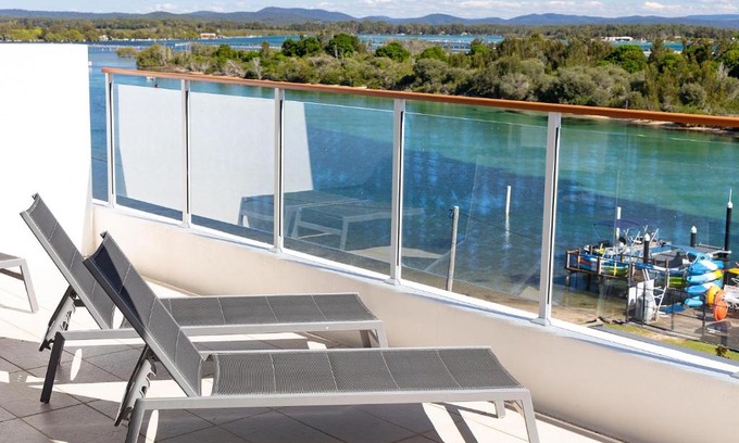Forster Apartment | Waterline 303