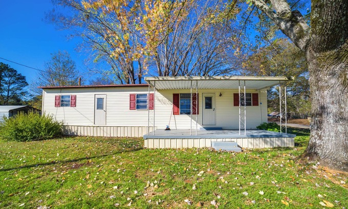 Waterloo House | Waterloo Home: Walk to Pickwick Lake Fishing Pier!