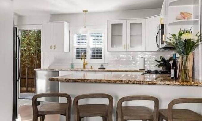 Carpinteria Apartment | Watermark Suite B