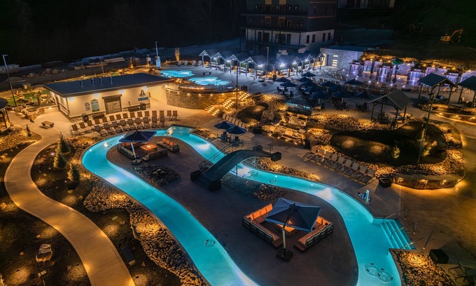 Sevierville Cabin | Waterpark · Indoor Pool · Mtn Views · 22ppl