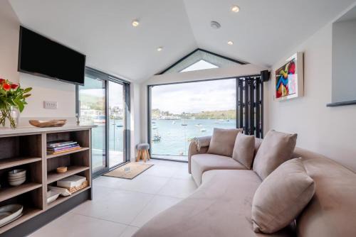 Polruan House | Waters Edge - Cornwall