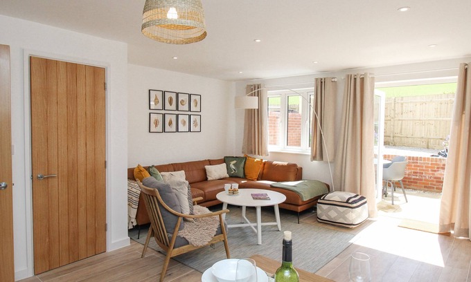 West Lulworth Cottage | WATERSTON COTTAGE, pet friendly, with a garden in West Lulworth