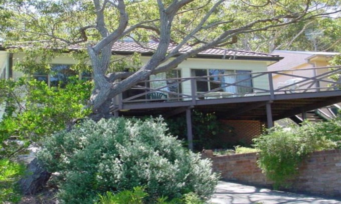 Macmasters Beach House | Waterviews & Close to Beach