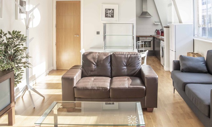 The City of London Apartment | Watling Street Residence 10
