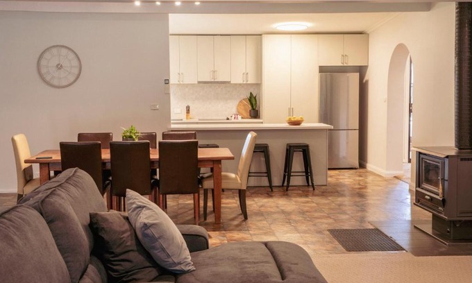 St. Arnaud House | Watsons