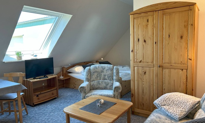 Friedrichskoog Apartment | Wattwürmchen - Ferienhof am Meer - Construction site discount