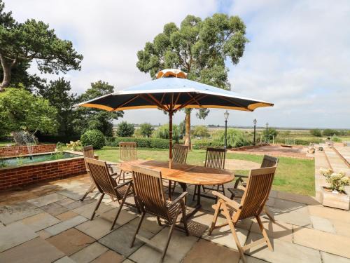 Burgh Castle House | Waveney View Cottage