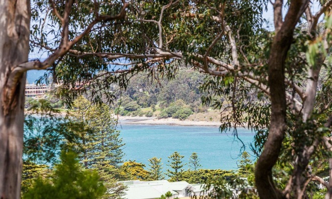 Lorne House | Waverley Retreat - Pet friendly accommodation